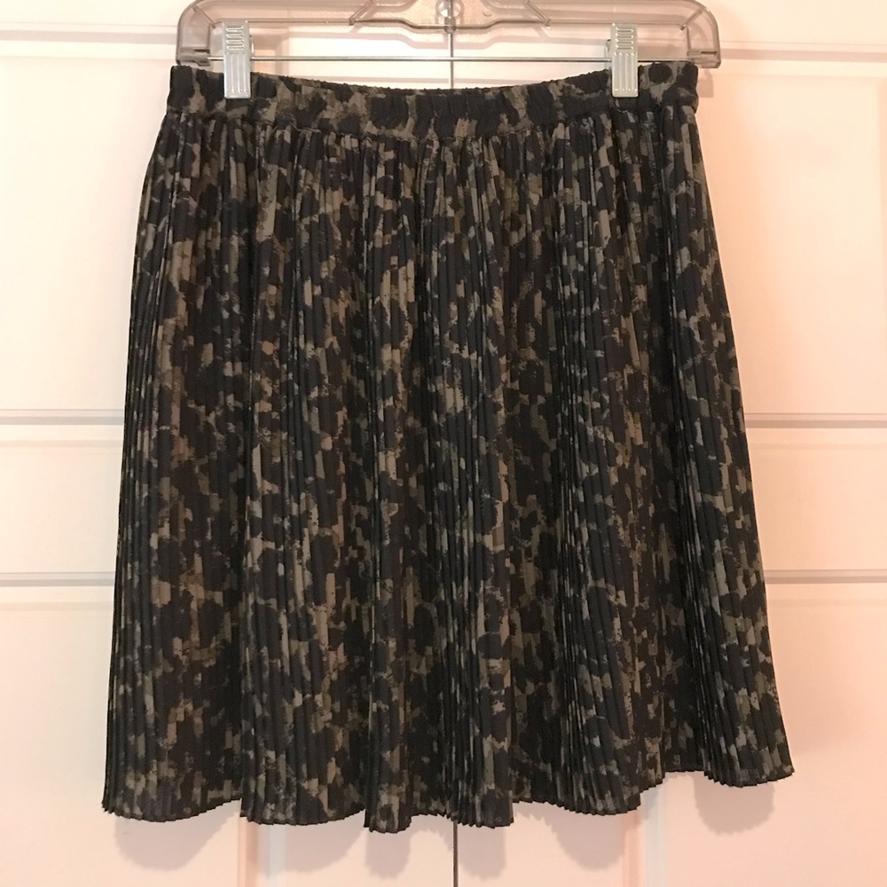 H&M Camo Leopard Pleated Skirt